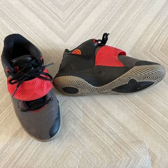 Nike Black Kyrie Flytrap III Basketball Sneakers - Picture 2 of 6